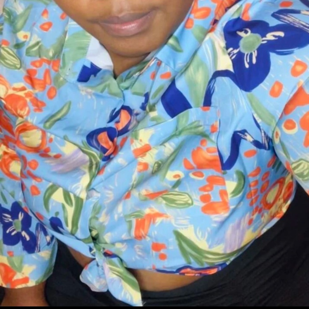Plus Floral Button Up - Picture 3 of 4